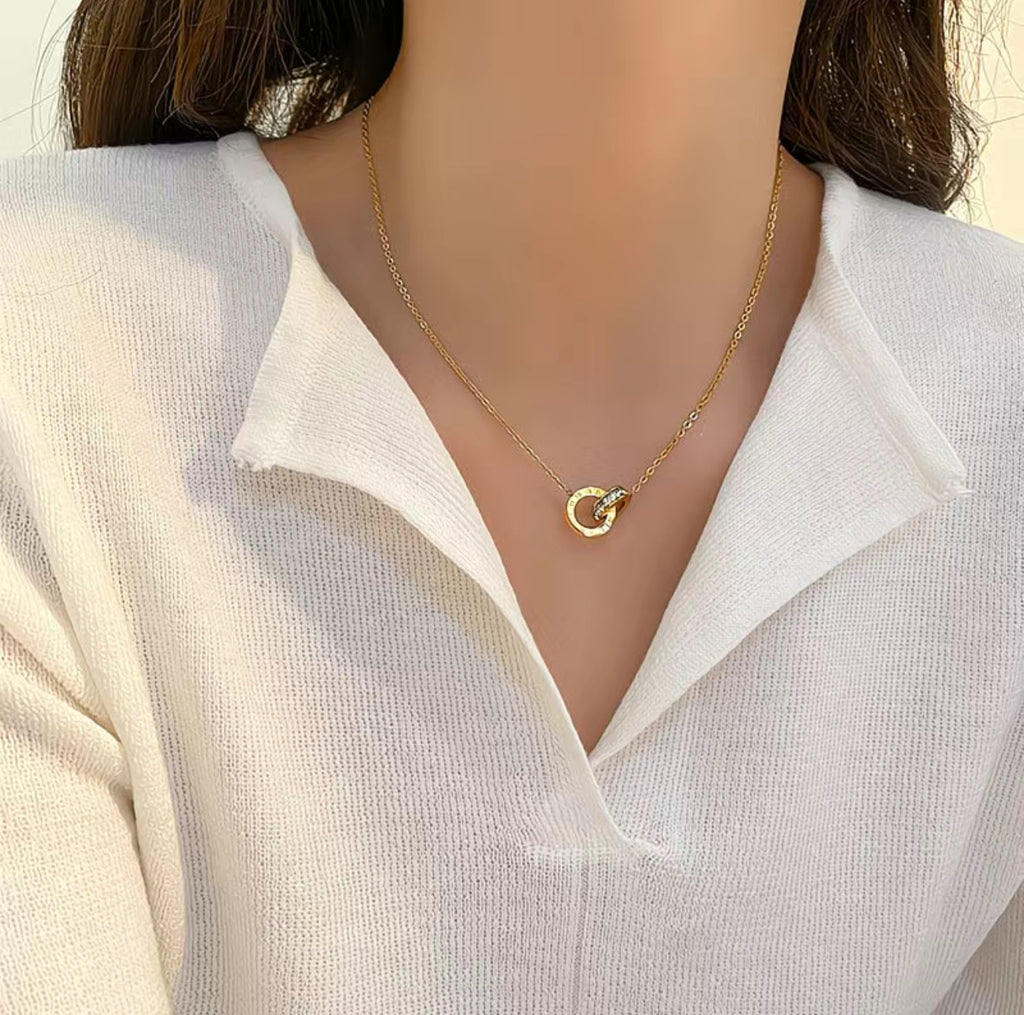 Elegant Roman Circle Necklace