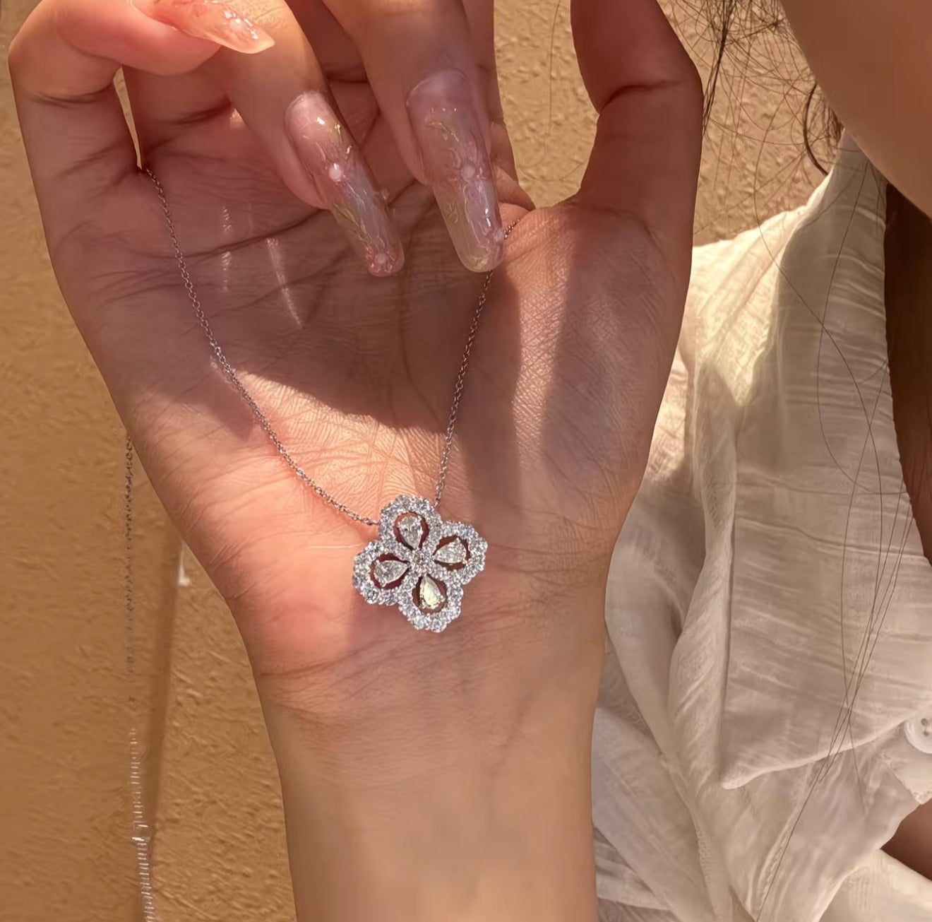 Elegant Clover Jewelry Set — Necklace & Earrings