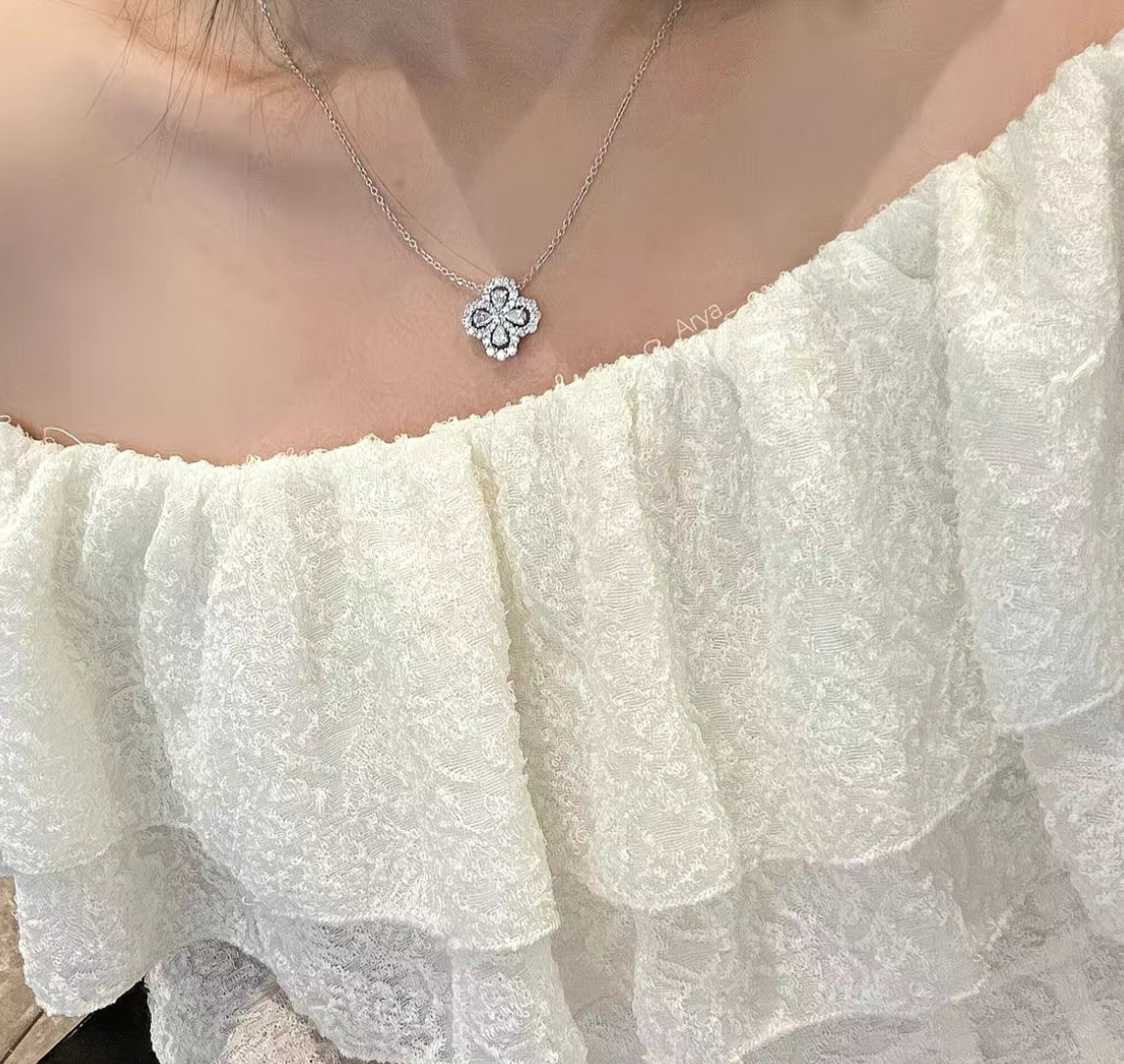 Elegant Clover Jewelry Set — Necklace & Earrings